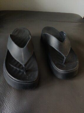 Crocs Getaway Platform Flip Flop size 7